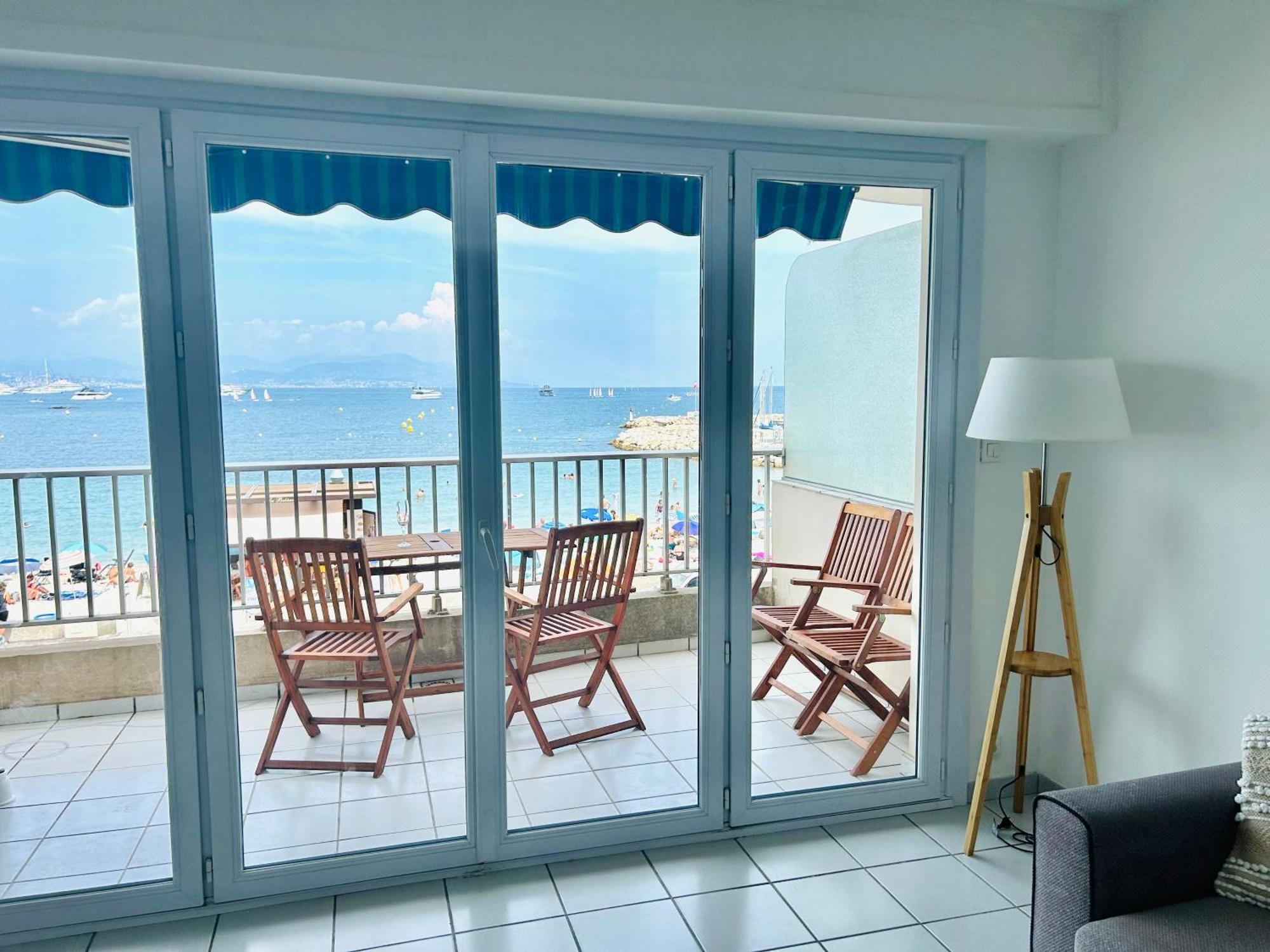 Appartement Seaside Serenity - - Beachfront -
