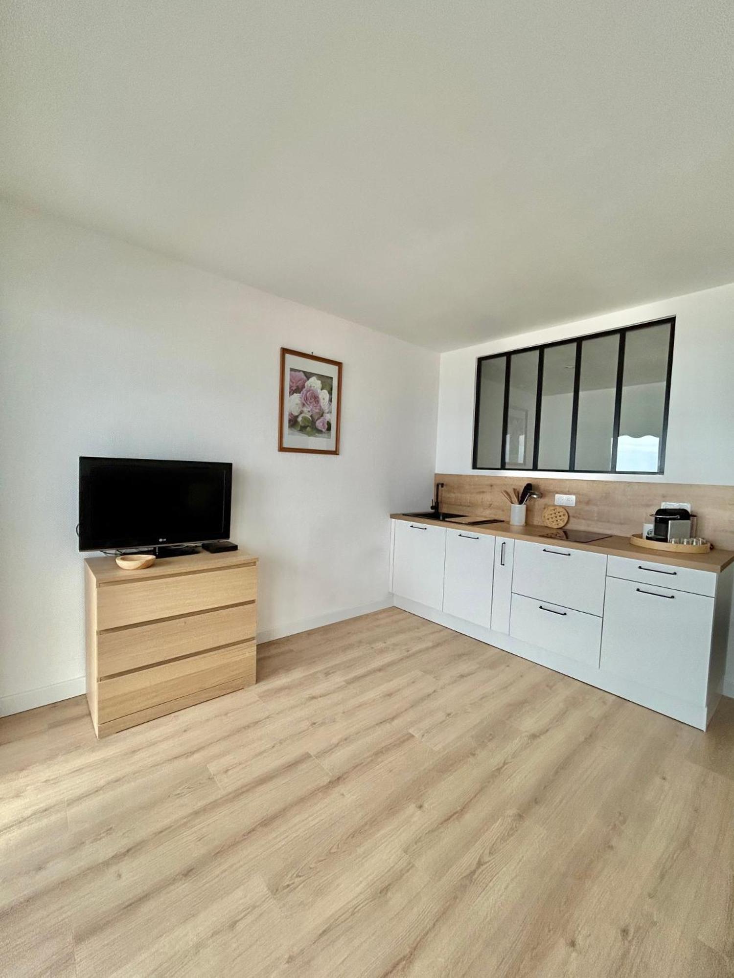 Appartement Seaside Serenity - - Beachfront - *